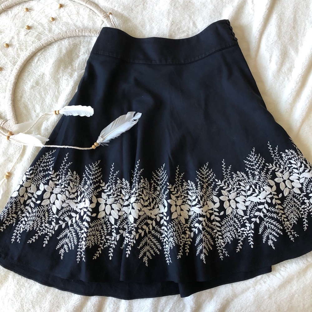 Ann Taylor Embroided A line skirt 100% cotton